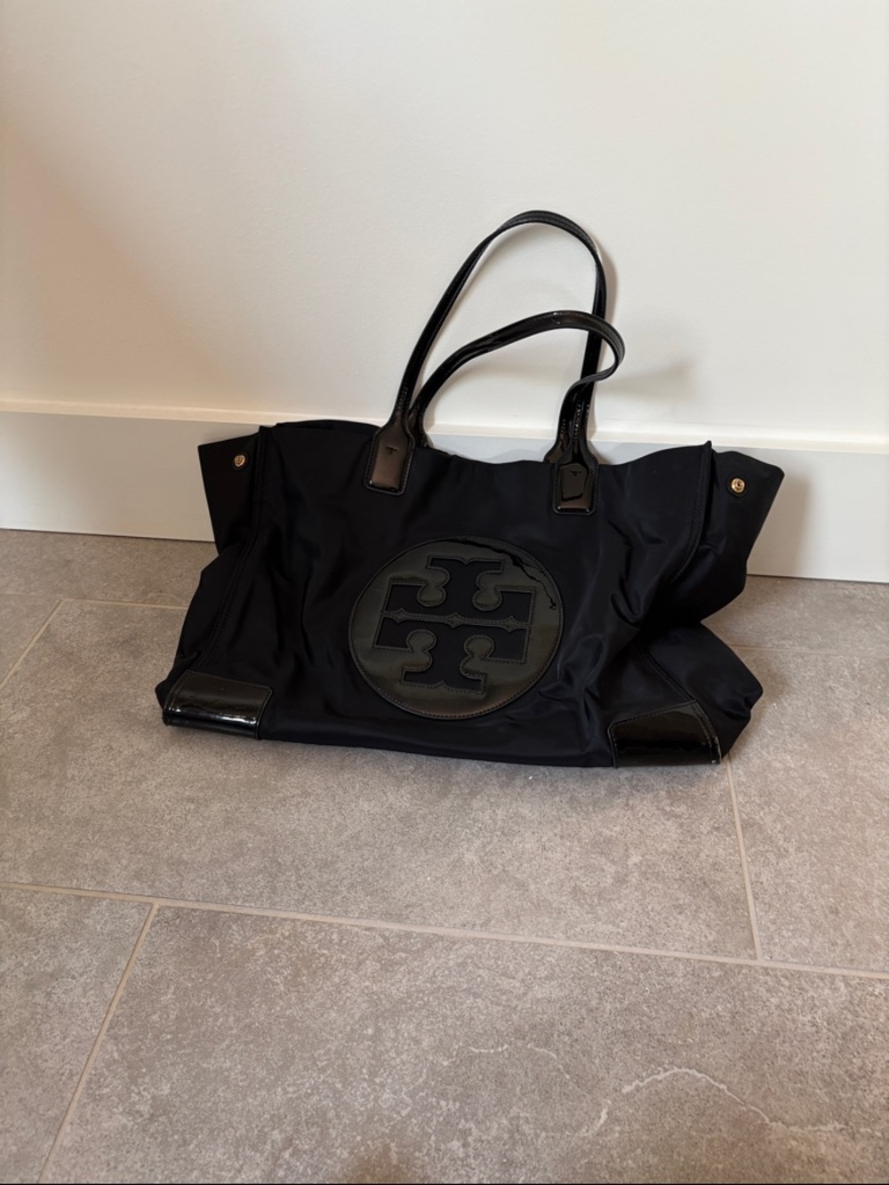 Black Women's Tory Burch Tote Bag with Glossy Logo Accent